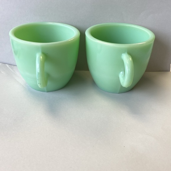 Vintage Pair of Reproduction Jadite Cups and Saucers from Cracker Barrel - Picture 4 of 11